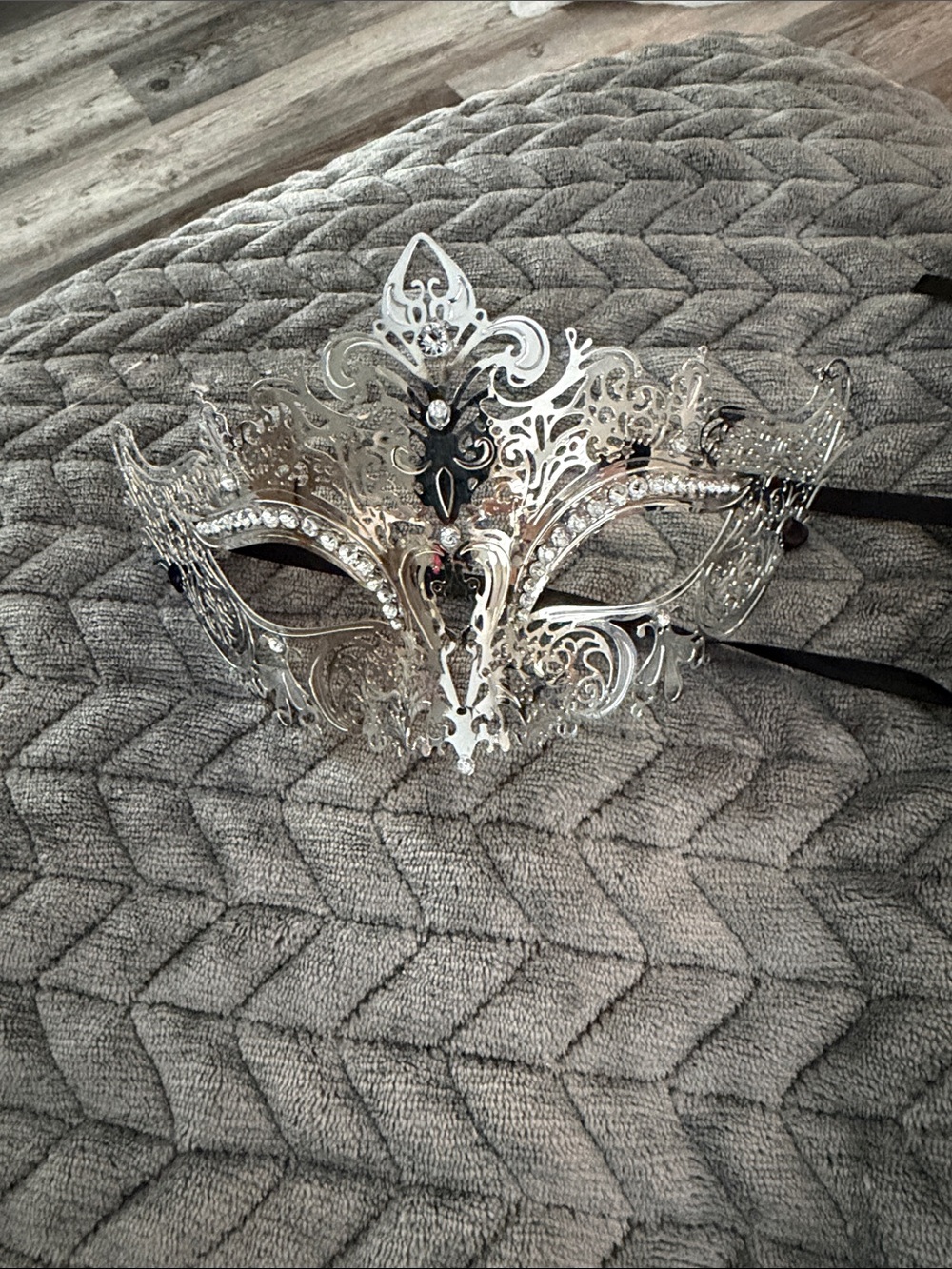 Elegant Silver Filigree Masquerade Face Mask